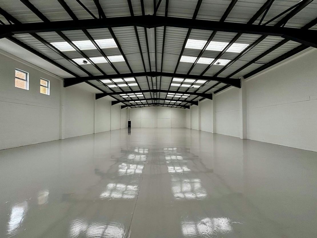 Unit 8 Walter Lawrence Trading Estate, Brewers Hill Road, Dunstable, LU6 1BD