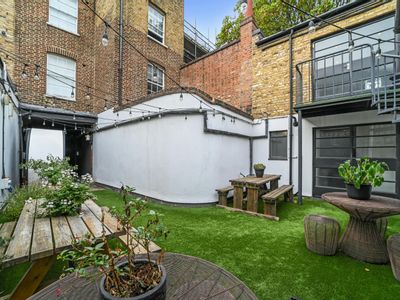 Property Image for 22A Arlington Way, London, EC1R 1UY