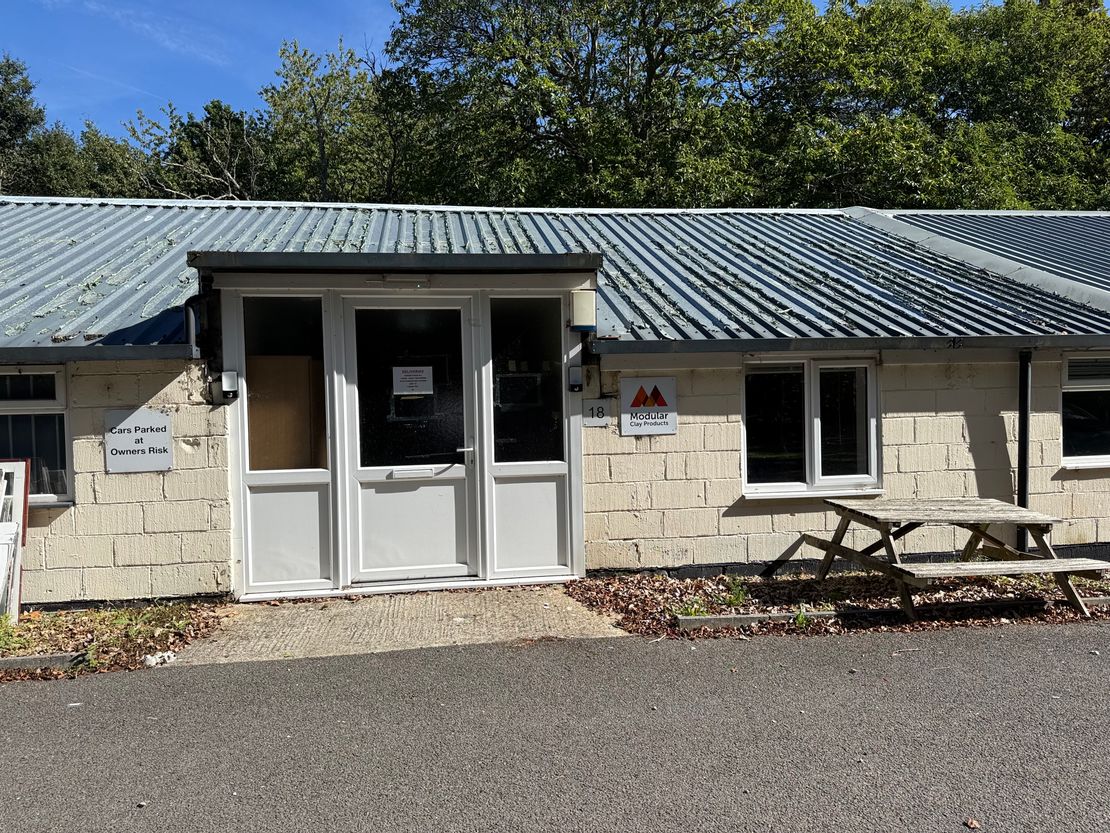 Blackhouse Road, Colgate, Horsham, West Sussex, RH13 6HS
