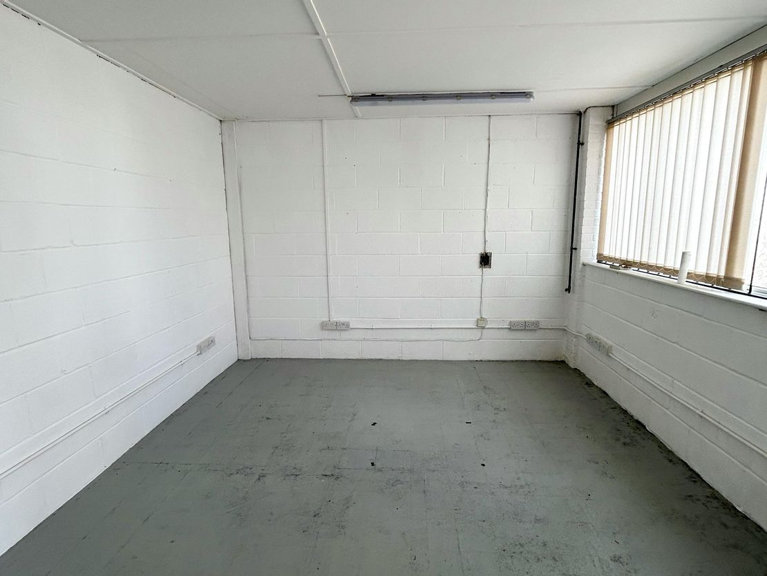 Unit 9c Britannia Estate, Leagrave Road, Luton, LU3 1RJ