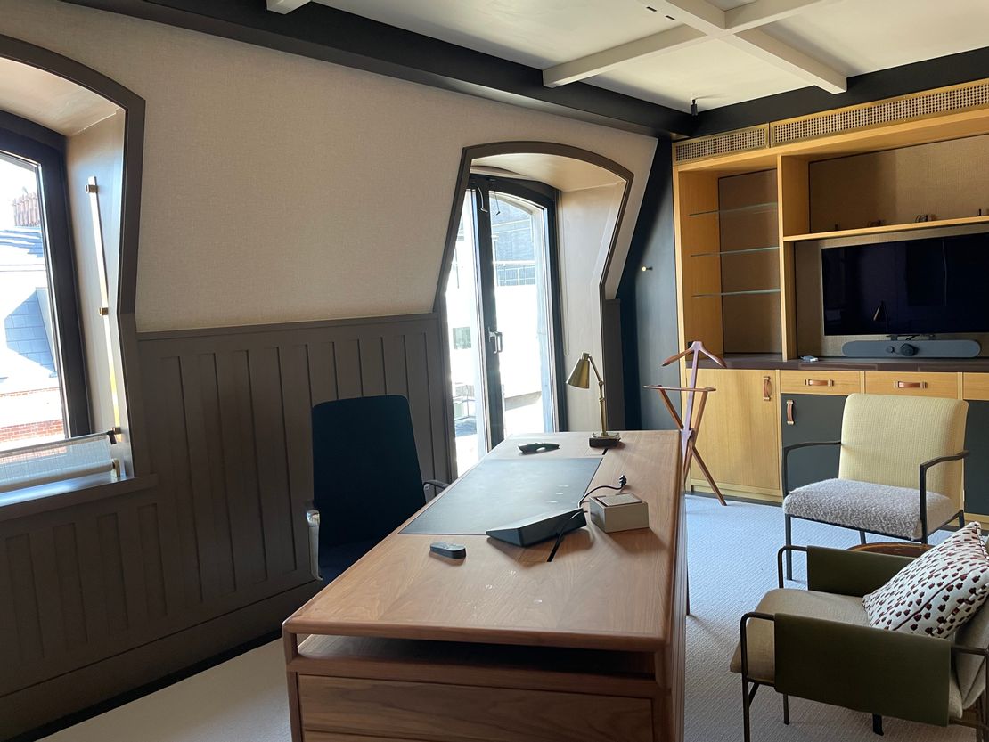 2-4, Cork Street, London, W1S 3LG