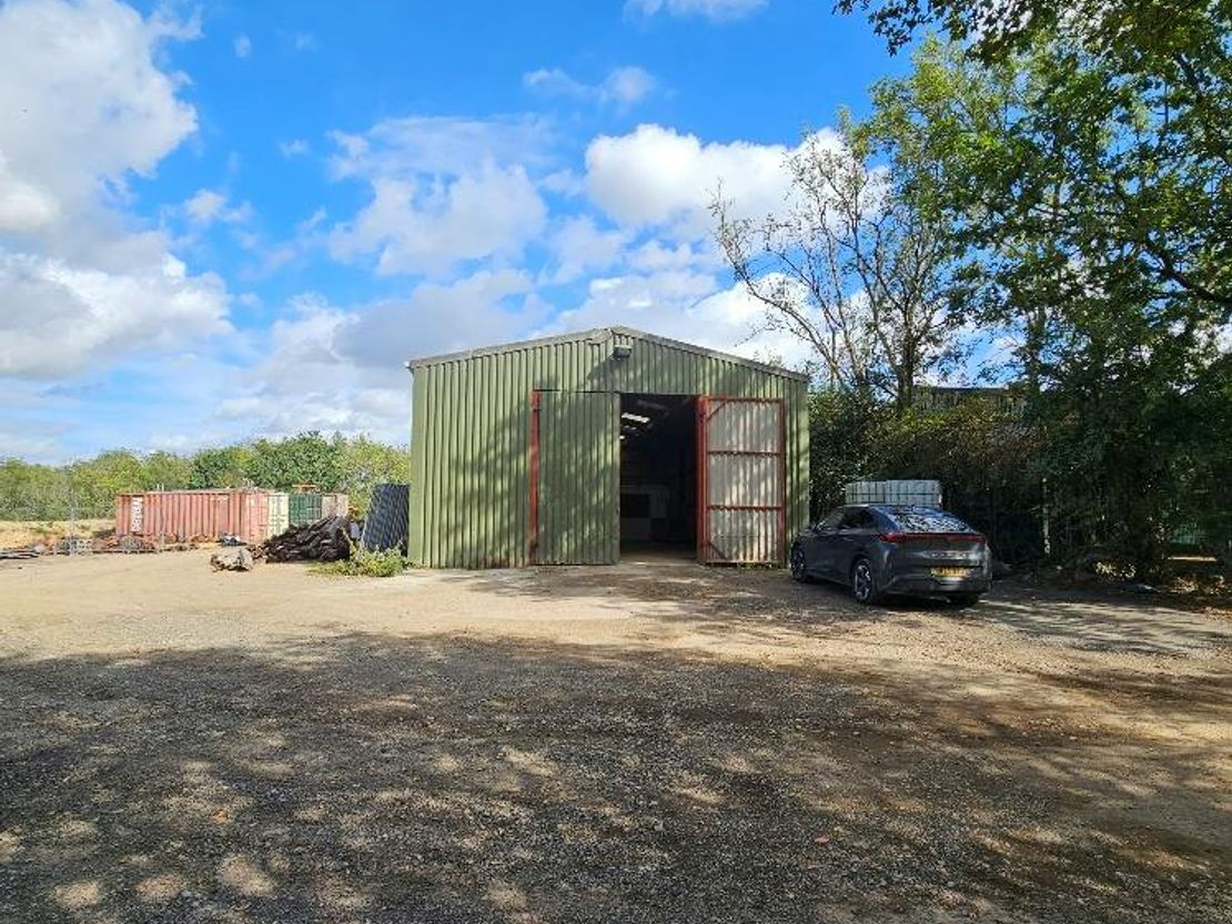 Rear Yard, Lower Ashwood Farm, Crowborough, TN6 2DZ