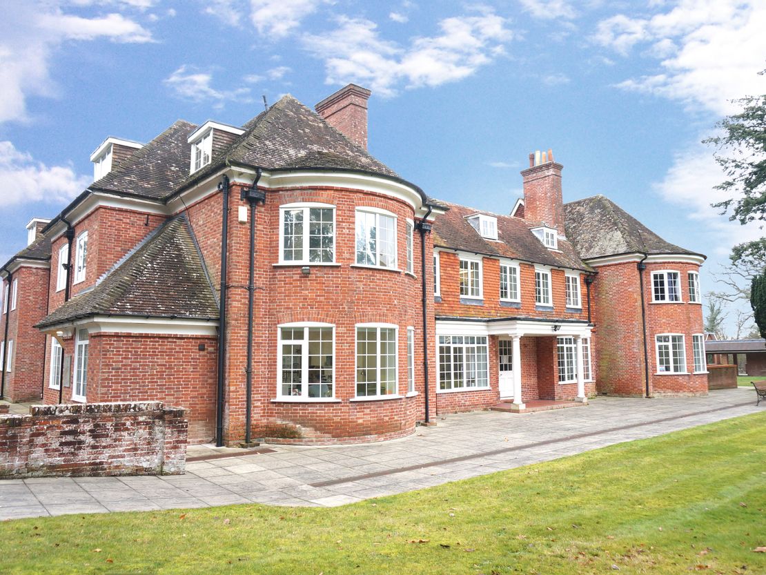 Trelew Suite 3 Ashurst Lodge, Lyndhurst Road, Ashurst, Hampshire, SO40 7AA