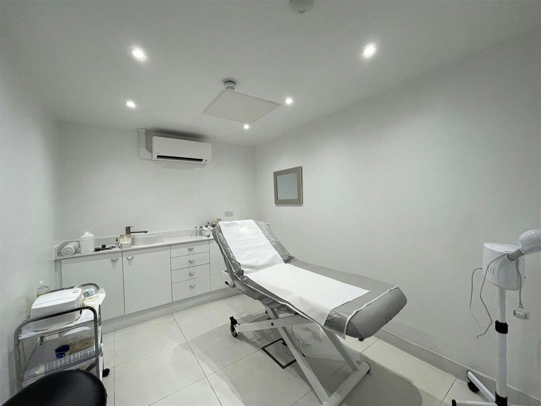 Unit 3, Beaumont Court, 61-71 Victoria Avenue, Southend-on-Sea, SS2 6EB