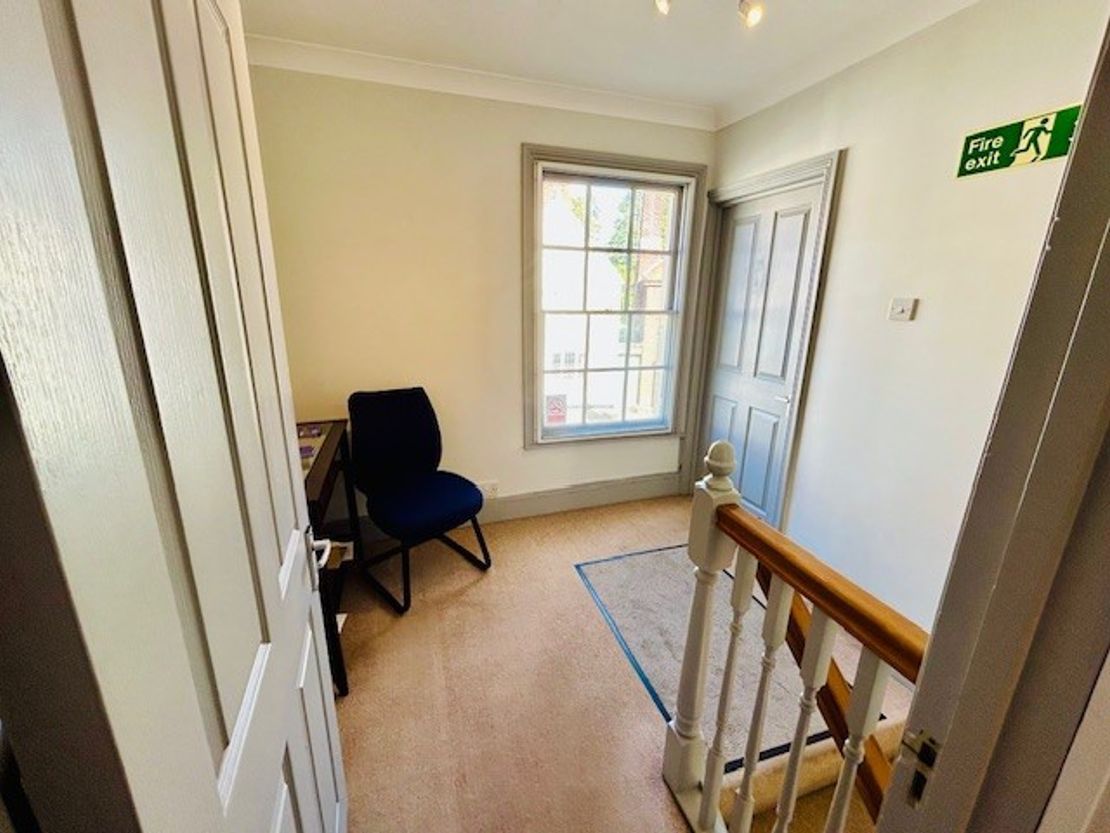 First Floor Office, 20 Bridge Street, Hungerford, Berkshire, RG17 0EG