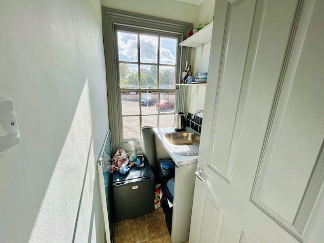 First Floor Office, 20 Bridge Street, Hungerford, Berkshire, RG17 0EG