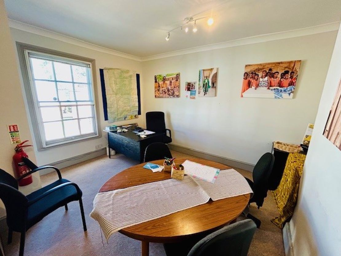 First Floor Office, 20 Bridge Street, Hungerford, Berkshire, RG17 0EG