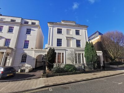 Property Image for Second Floor 29 Carlton Crescent, Southampton, Hampshire, SO15 2EW