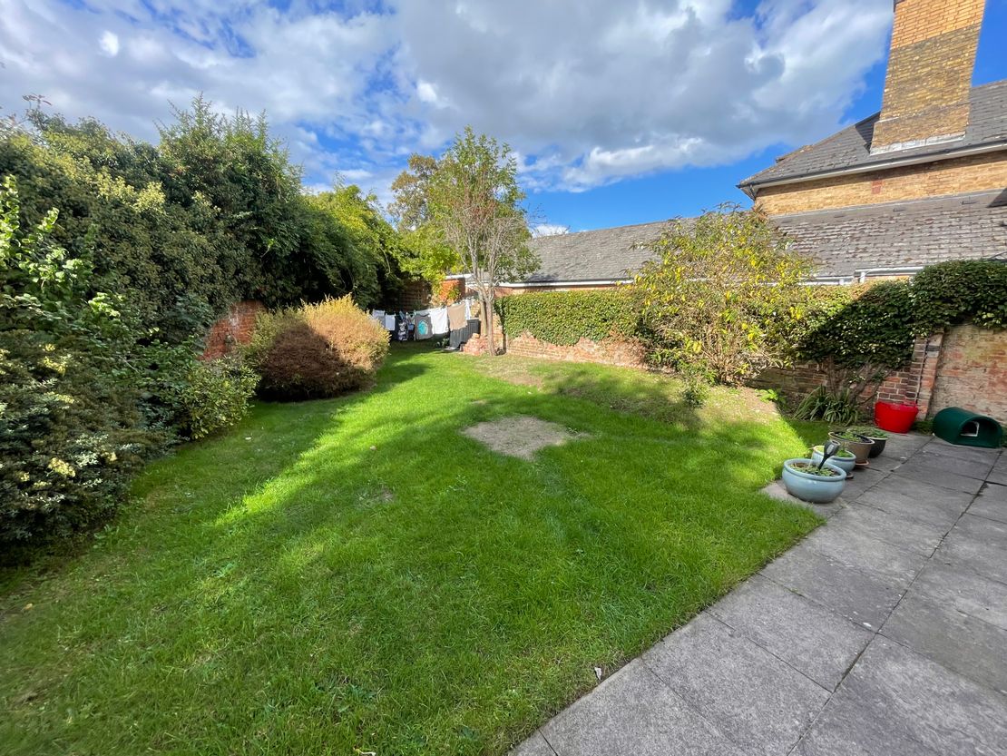 Bilton Road, Rugby, Warwickshire, CV22 7AB