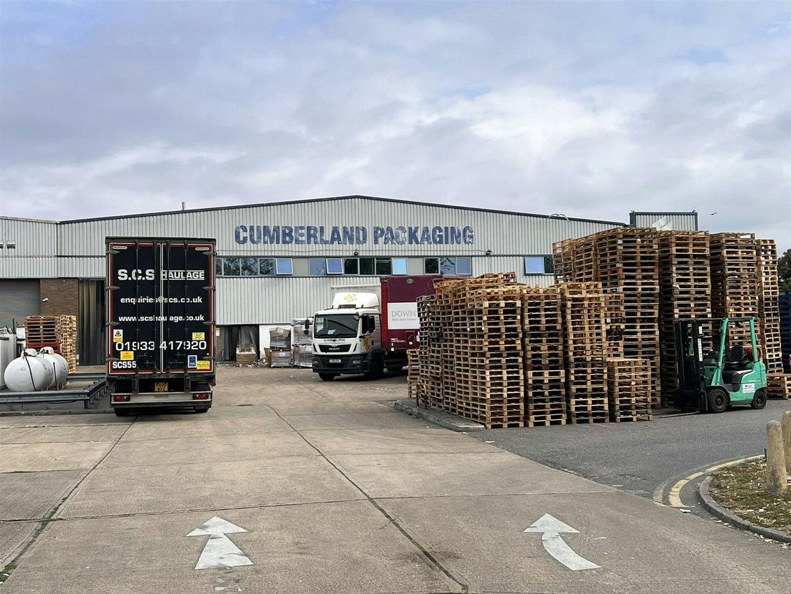 Unit 2, Bay 6, Campfield Road, Shoeburyness, Southend-on-Sea, SS3 9FL