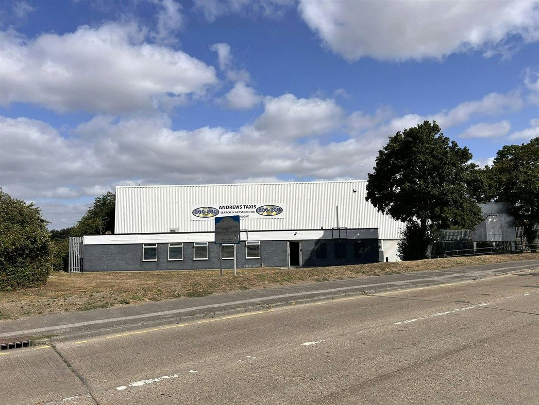 1 Fleet Hall Road, Rochford, Essex, SS4 1NF