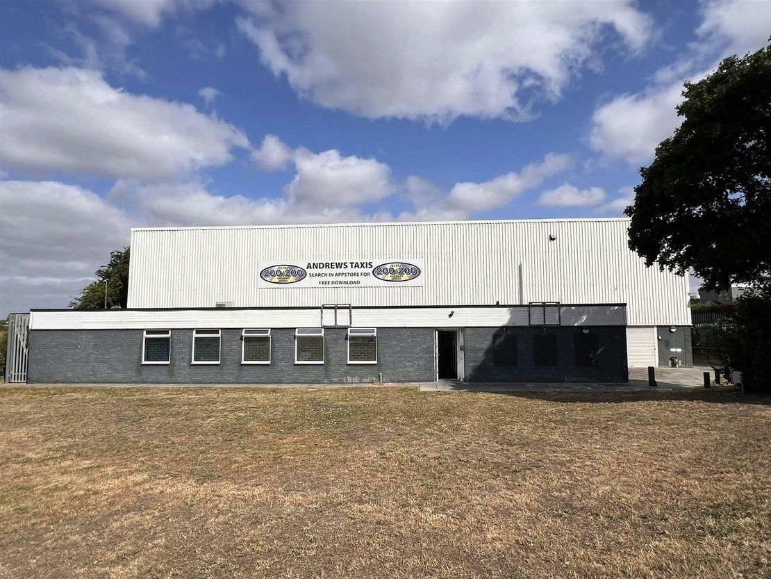 1 Fleet Hall Road, Rochford, Essex, SS4 1NF