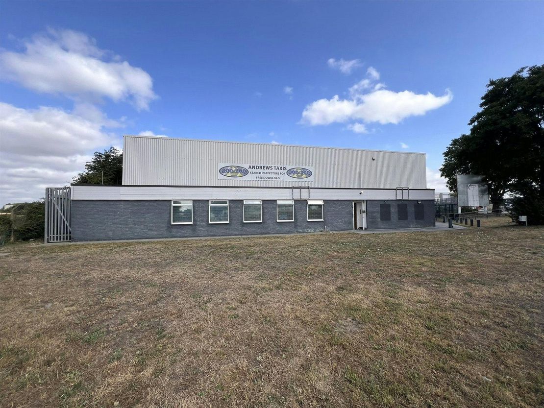 1 Fleet Hall Road, Rochford, Essex, SS4 1NF