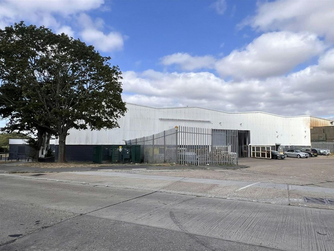 1 Fleet Hall Road, Rochford, Essex, SS4 1NF