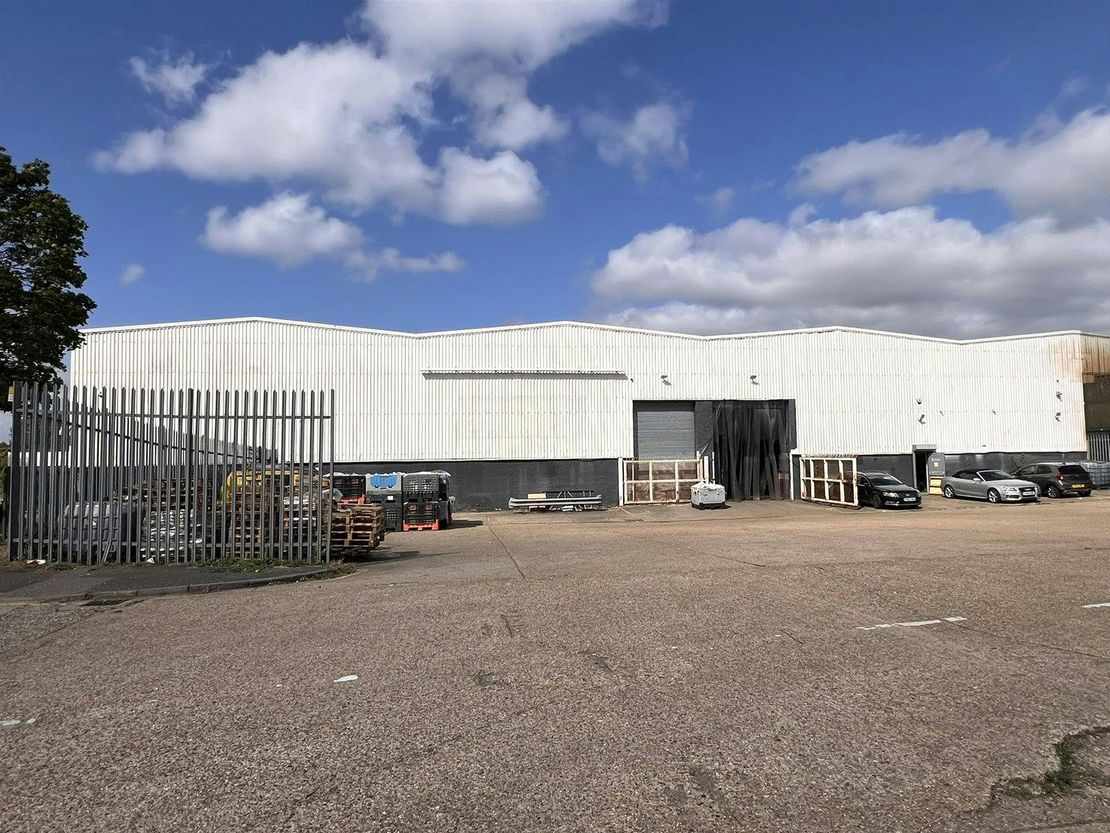 1 Fleet Hall Road, Rochford, Essex, SS4 1NF