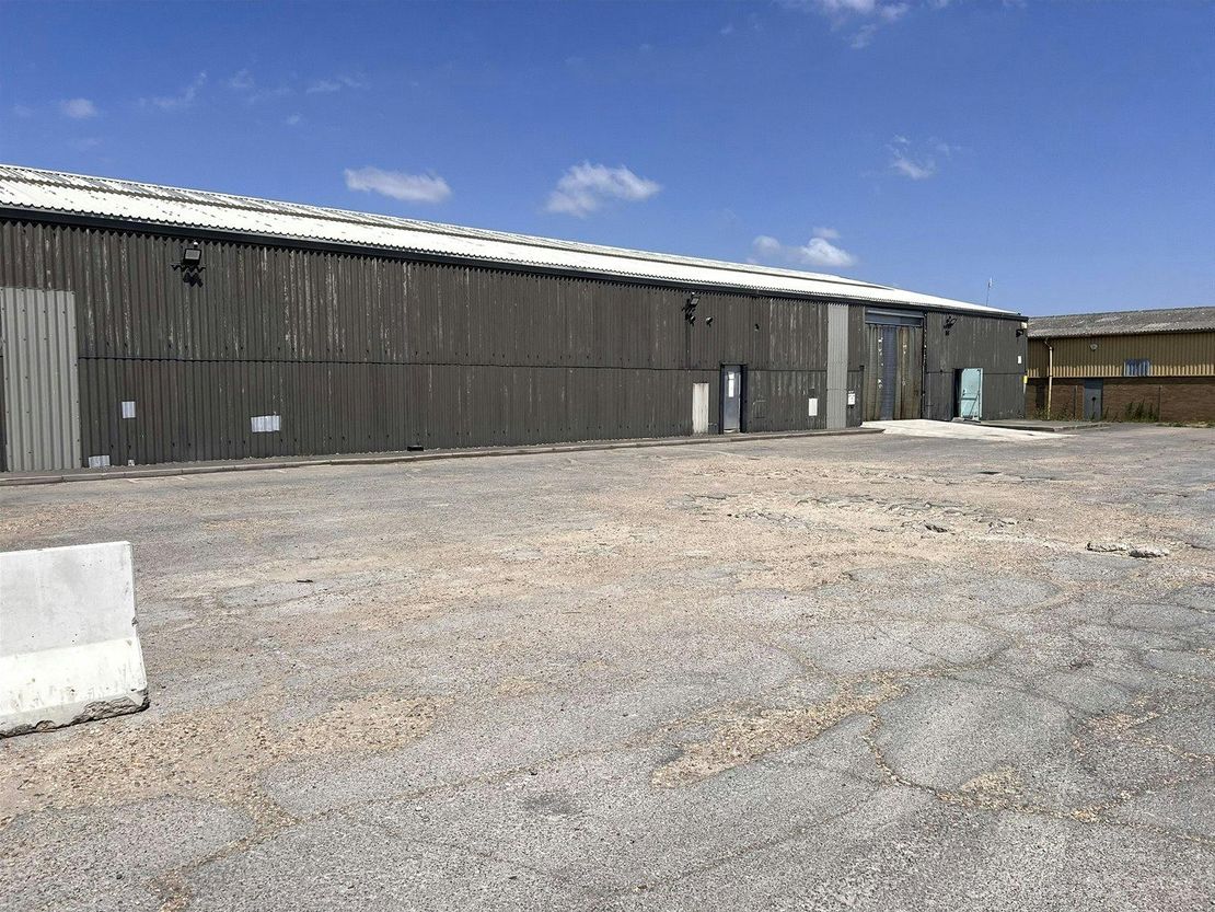 15 Aviation Way (Rear), Southend-On-Sea, SS2 6UN