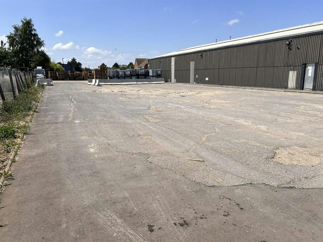 15 Aviation Way (Rear), Southend-On-Sea, SS2 6UN