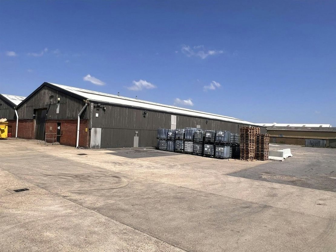 15 Aviation Way (Rear), Southend-On-Sea, SS2 6UN