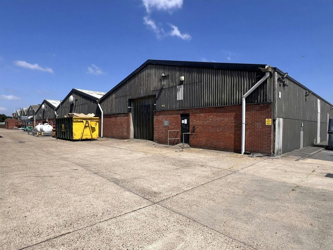 15 Aviation Way (Rear), Southend-On-Sea, SS2 6UN
