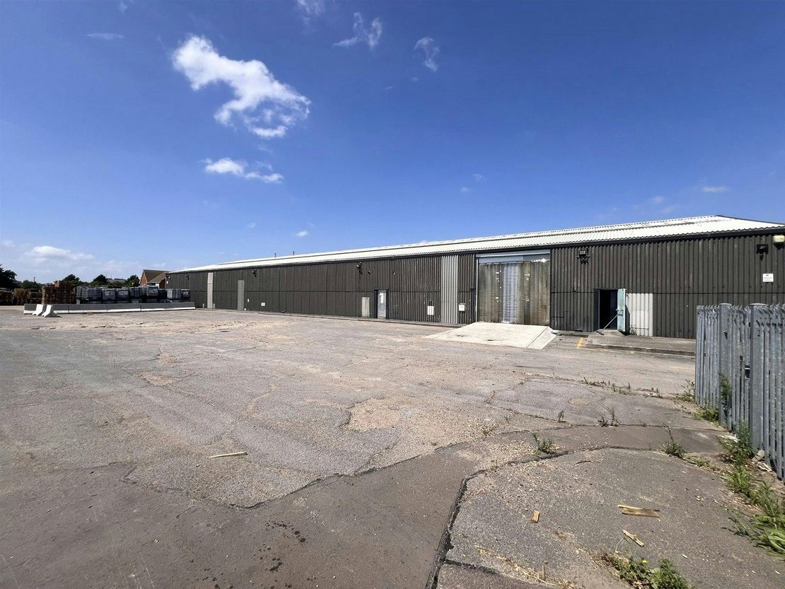 15 Aviation Way (Rear), Southend-On-Sea, SS2 6UN