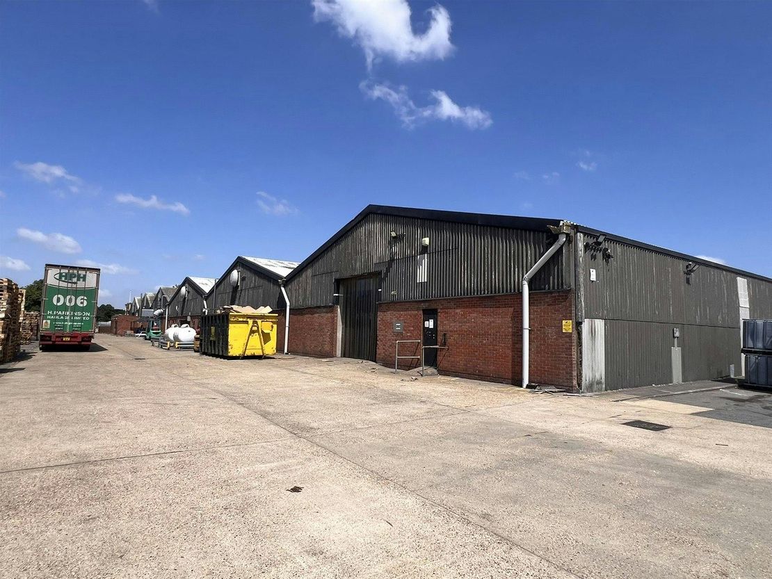 15 Aviation Way (Rear), Southend-On-Sea, SS2 6UN