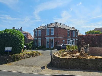 Property Image for Darwin House, Crowborough Hill, Jarvis Brook, Crowborough, TN6 2JA