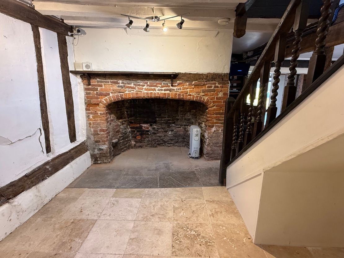 Tudor Rose Antiques, East Street, Petworth, West Sussex, GU28 0AB