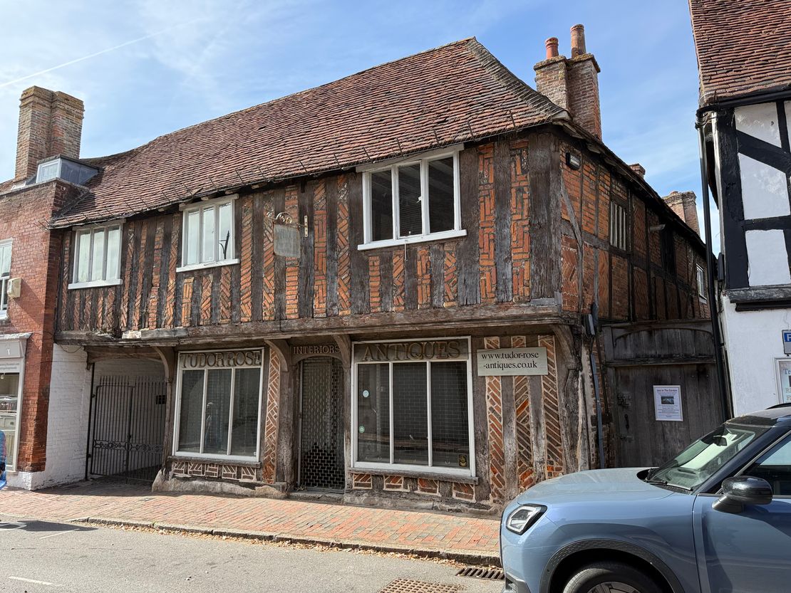 Tudor Rose Antiques, East Street, Petworth, West Sussex, GU28 0AB