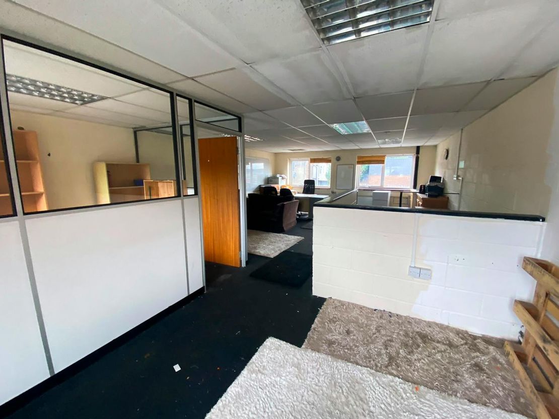 Unit E, Abbeygate Business Centre, Hitchin Road, Luton, LU2 0ER