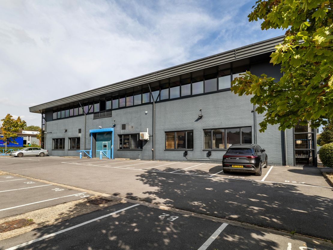 27 Maylands Avenue, Hemel Hempstead, HP2 7DE