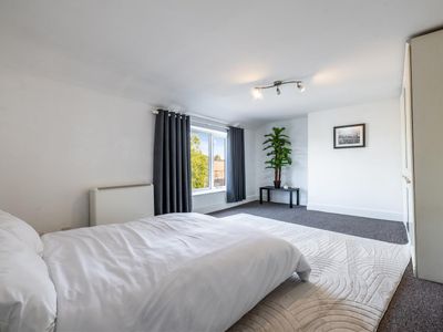 Property Image for Wide Bargate, Boston
