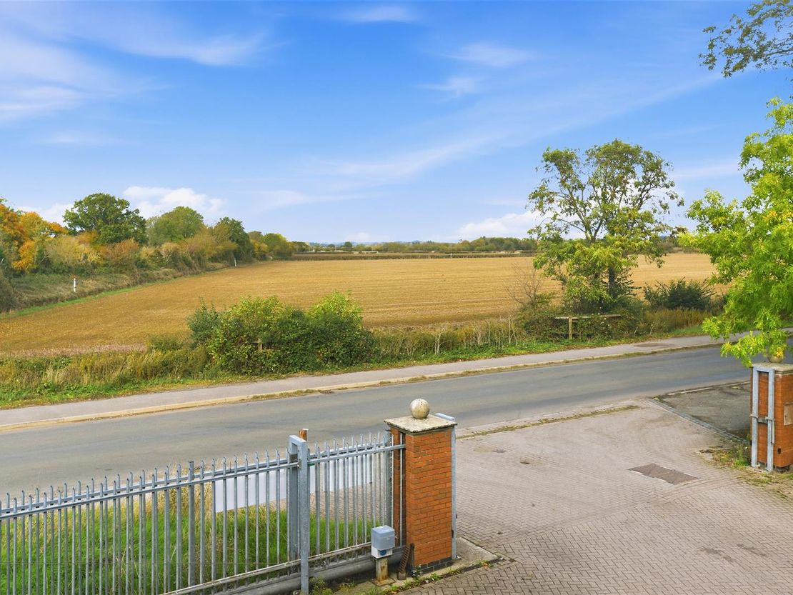 Long Marston, Stratford Upon Avon CV37 8RP