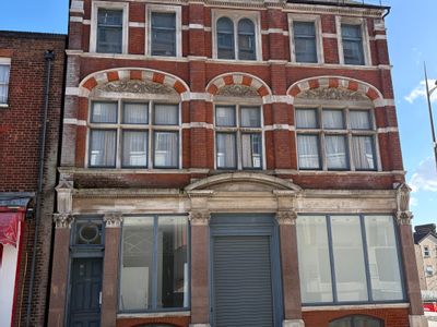 Property Image for 64 Bute Street, Luton, Bedfordshire, LU1 2EY