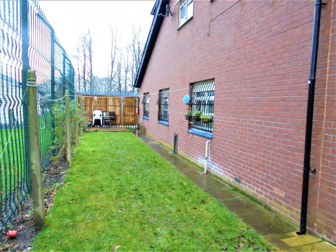 127 woodhouse lane, wythenshawe, m22 9nw