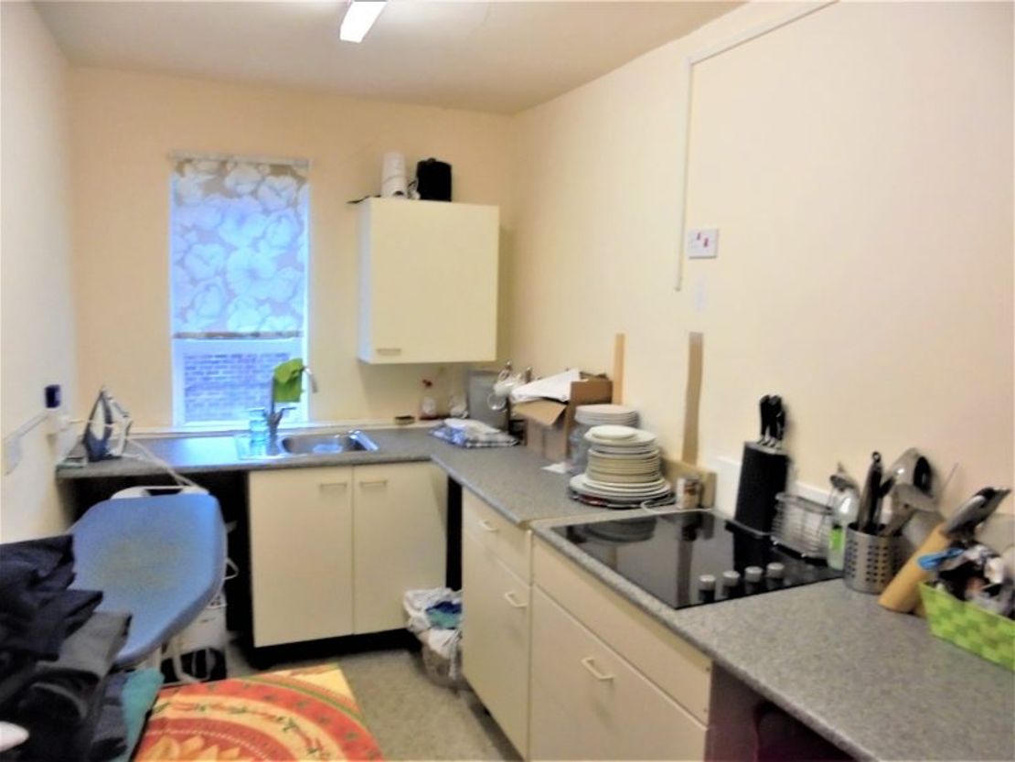 127 woodhouse lane, wythenshawe, m22 9nw