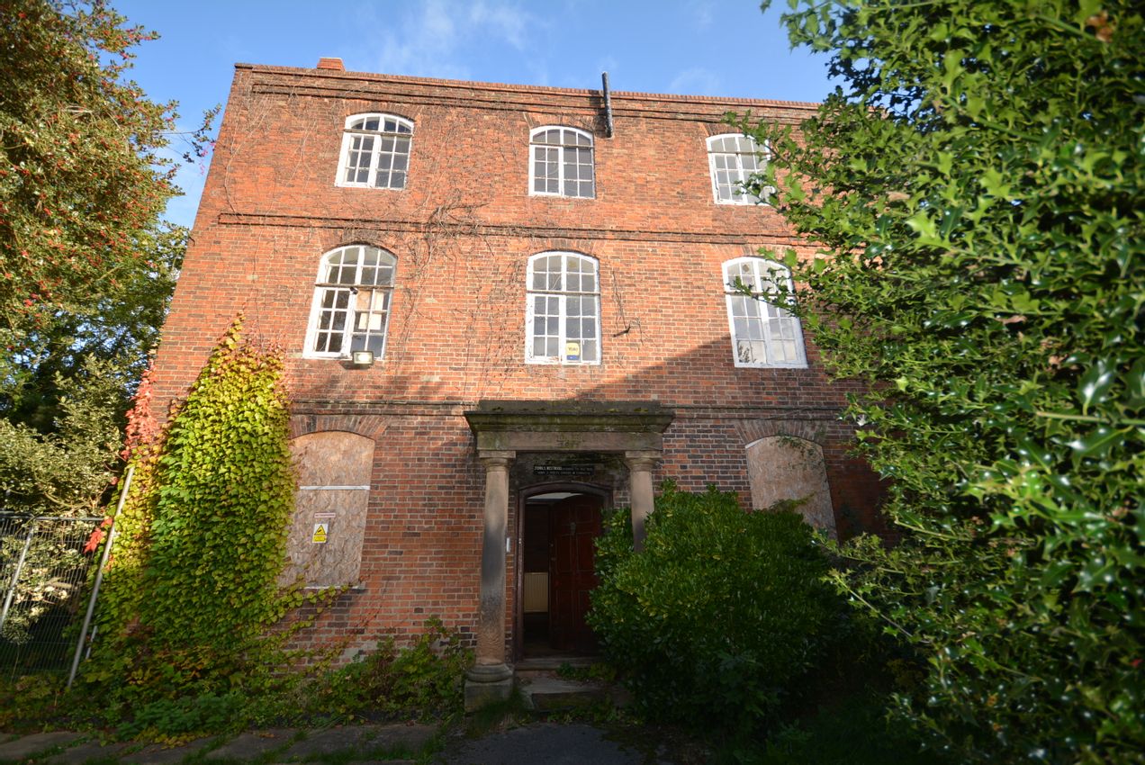 For Sale Brookhouse Hotel, Brookside, Rolleston On Dove, BurtonOn