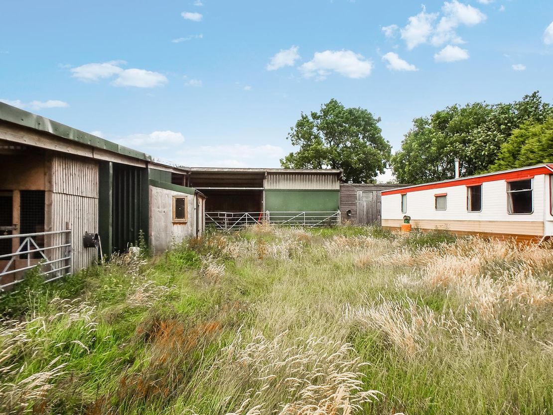 Former Smallholding to the West of Usselby | Market Rasen | Lincolnshire | LN8 3YJ