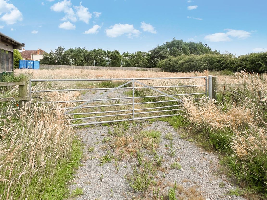 Former Smallholding to the West of Usselby | Market Rasen | Lincolnshire | LN8 3YJ