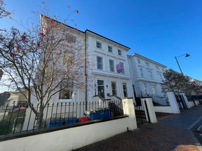 Property Image for 1 Mount Ephraim Road, Tunbridge Wells, Kent, TN1 1ET