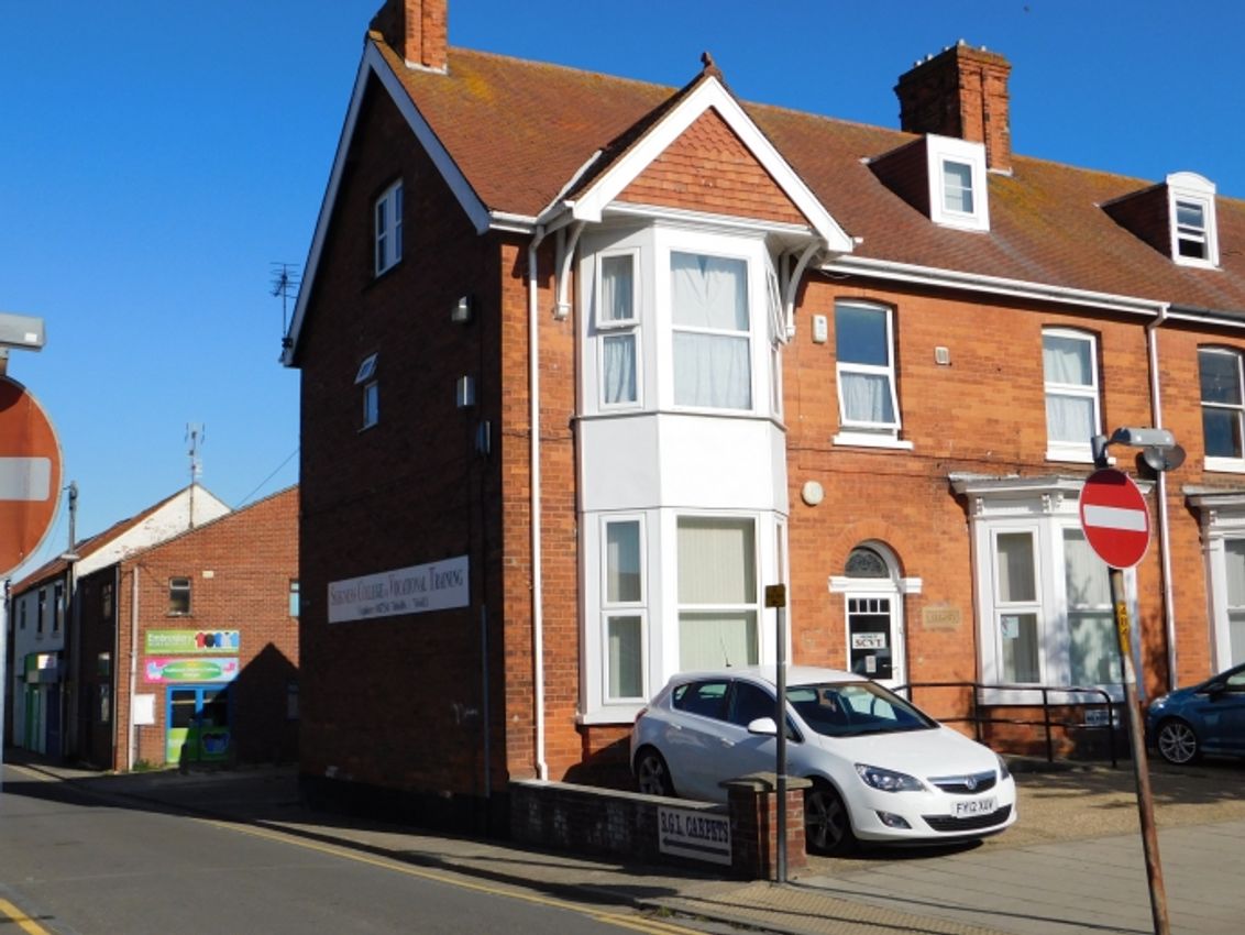 For Sale 7 Lumley Ave, Skegness PE25 2AH, UK PropList