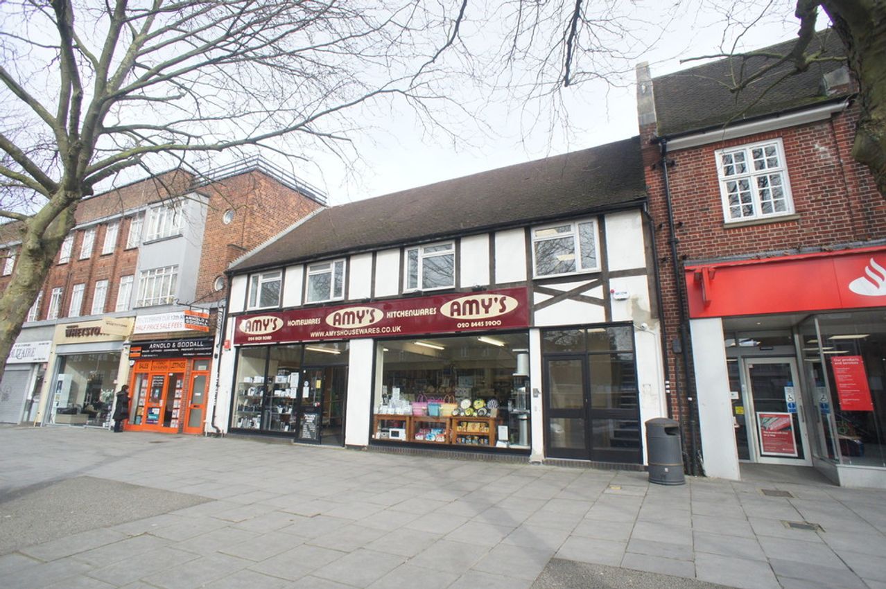 To Let South Tottenham railway station, Charing Cross, London WC2N 5DU