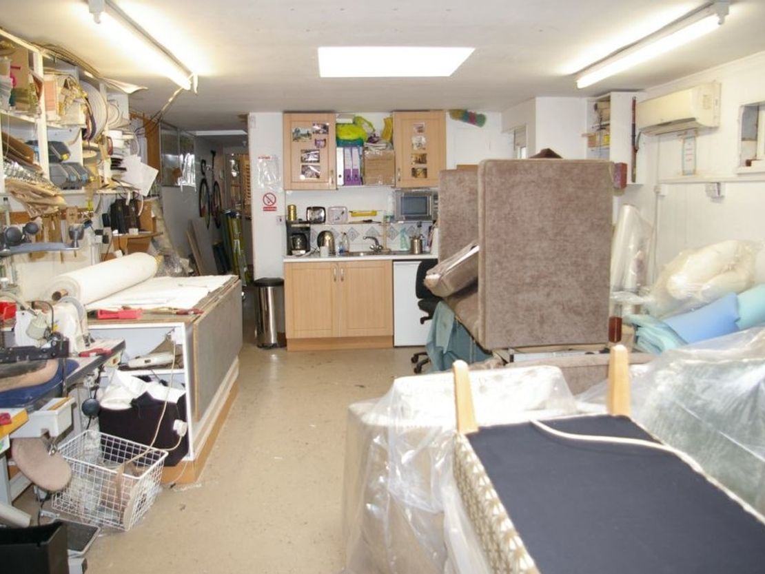 370A Walton Rd, Molesey, West Molesey KT8 2JE, UK