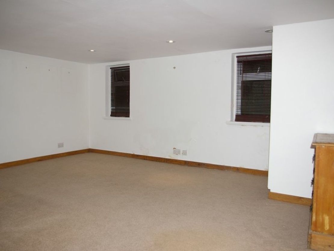 80 Maple Rd, Surbiton KT6 4AL, UK