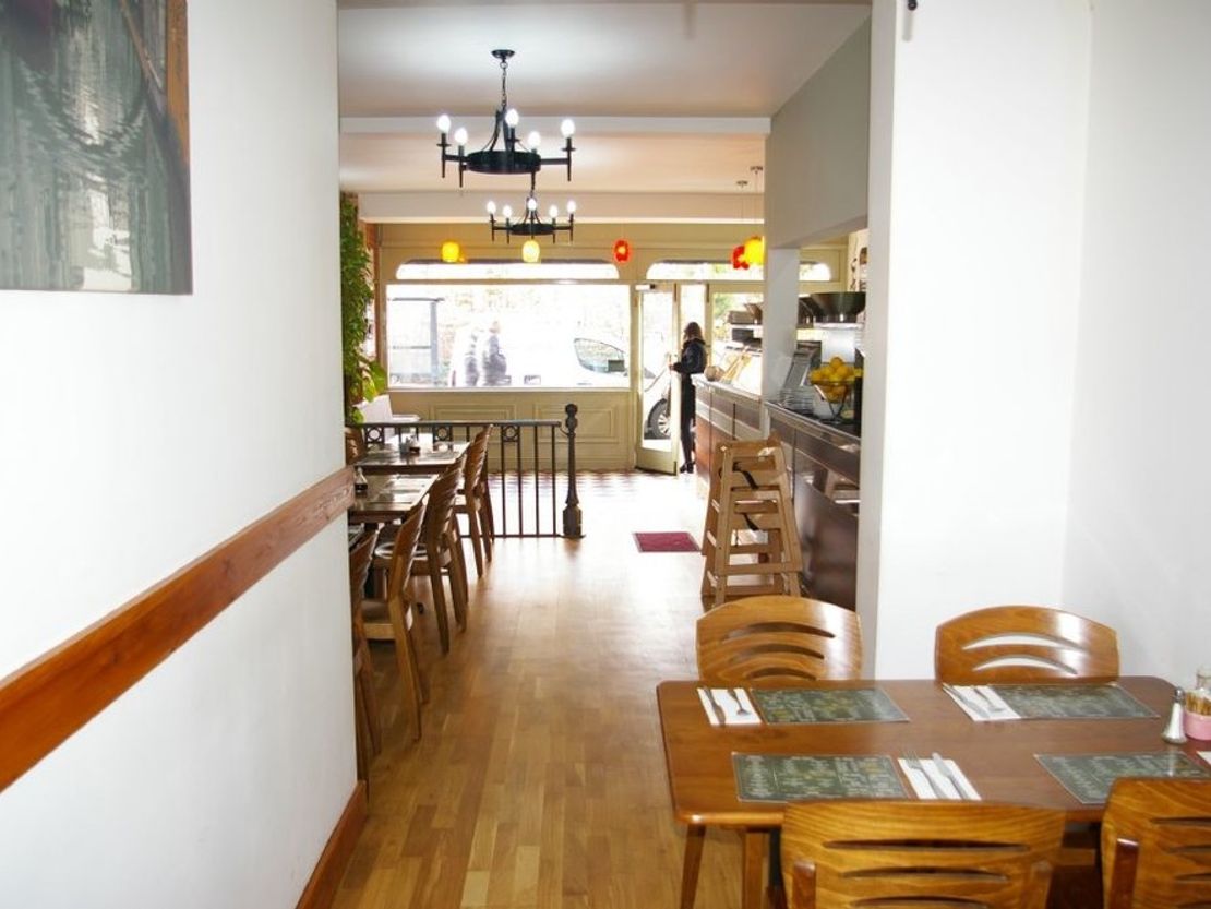 The Courtyard, 95 Hersham Rd, Walton-on-Thames KT12 1RN, UK