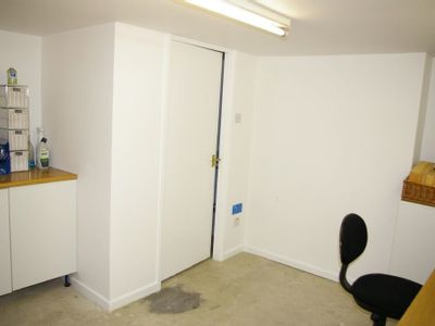 Property Image for 12 Bishopsmead Parade, East Horsley, Leatherhead KT24 6RT, UK