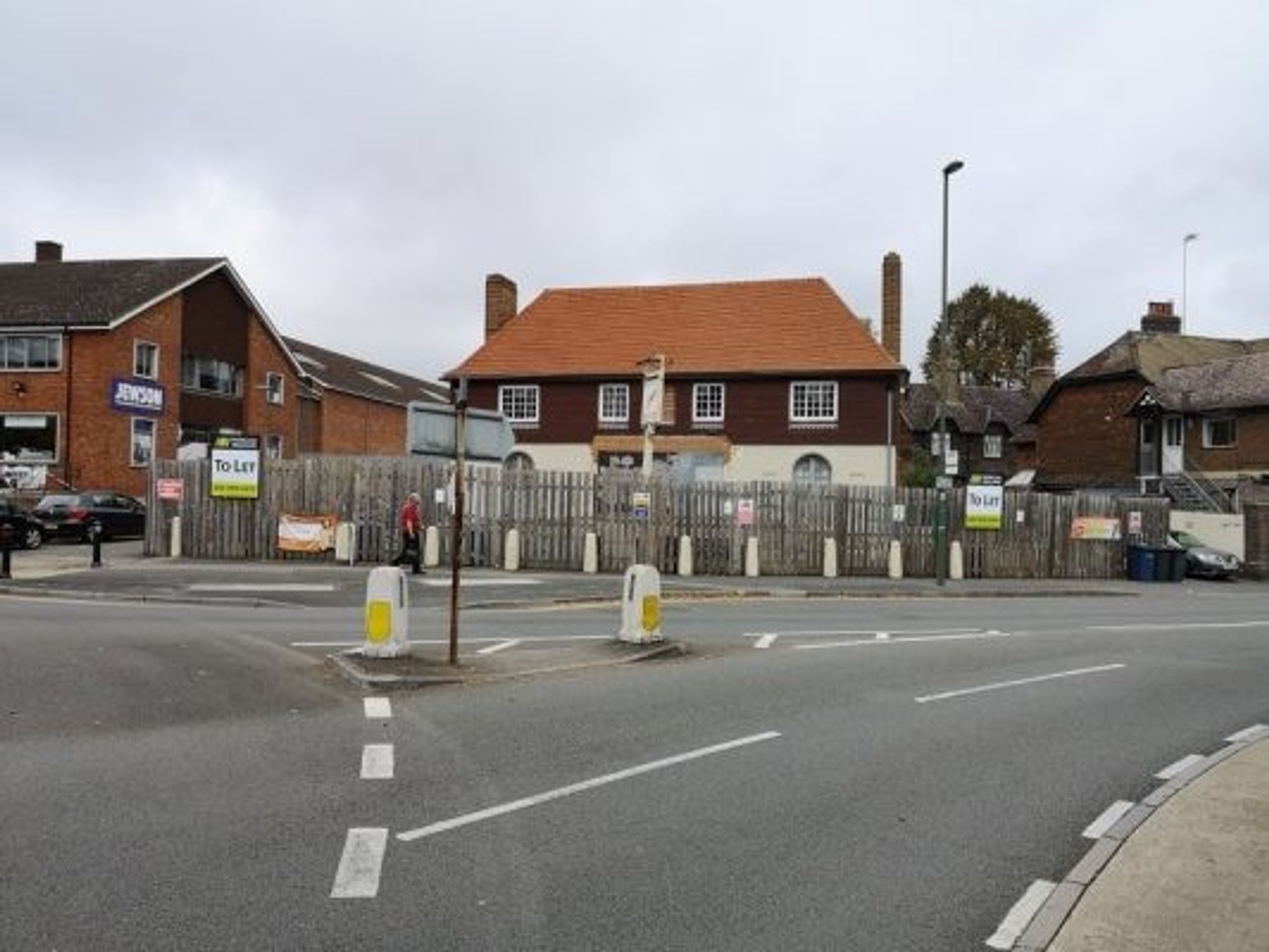 To Let 17 Meadrow, Godalming GU7 3HJ, UK PropList