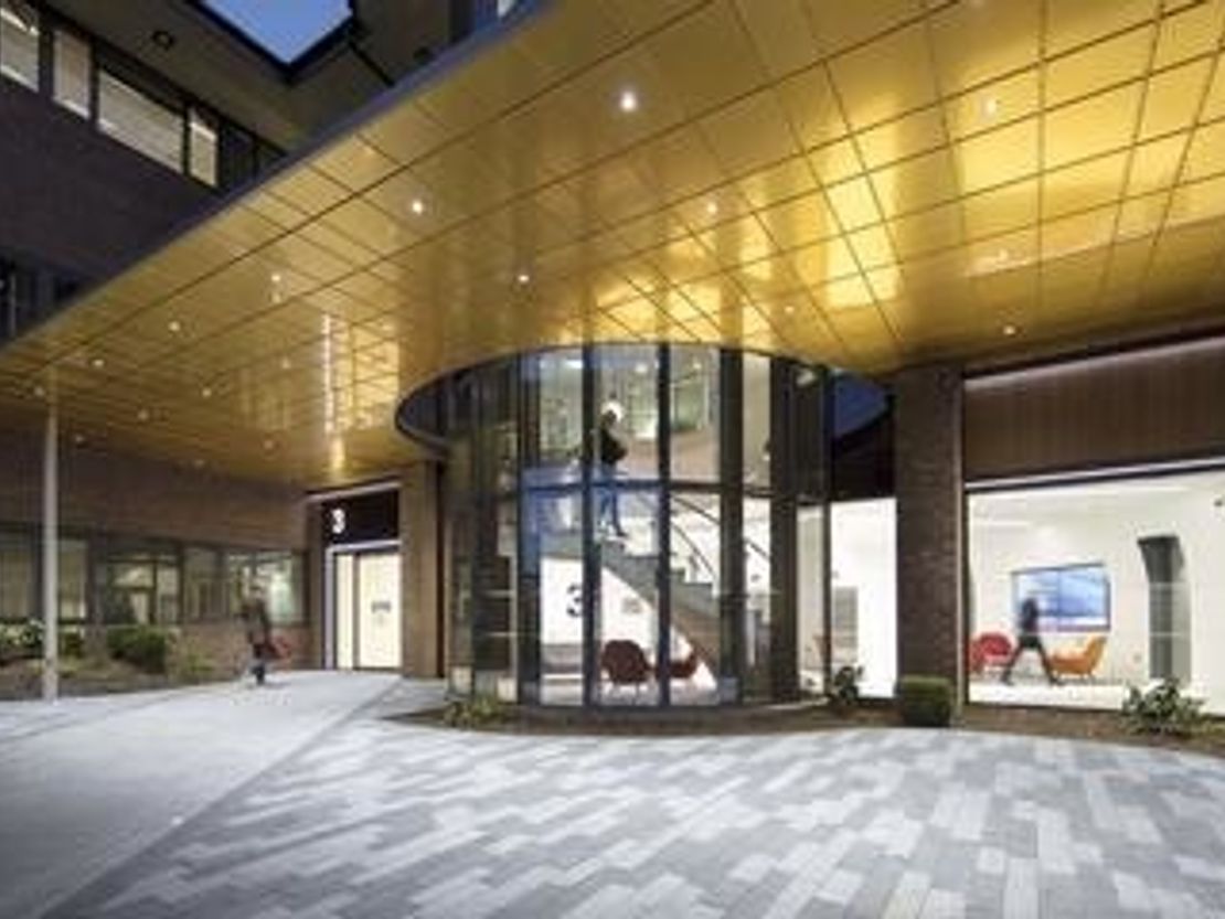 Hatters Ln, Watford WD18, Hatters Ln, Watford WD18 8YR, UK