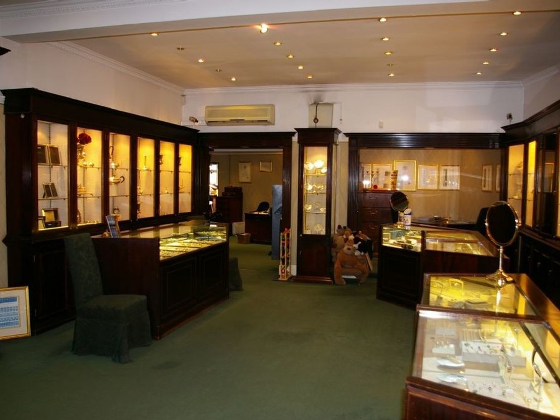 49 High St, Cobham KT11 3DP, UK