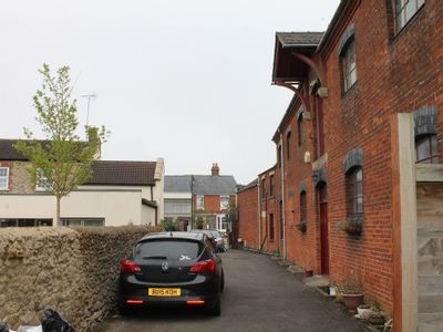 Property Image for Touchdown House, 156 High St, Royal Wootton Bassett, Swindon SN4 7AB, UK
