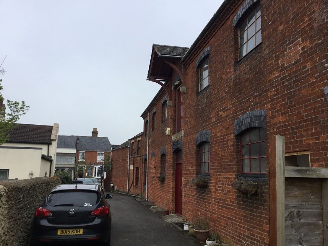 Touchdown House, 156 High St, Royal Wootton Bassett, Swindon SN4 7AB, UK
